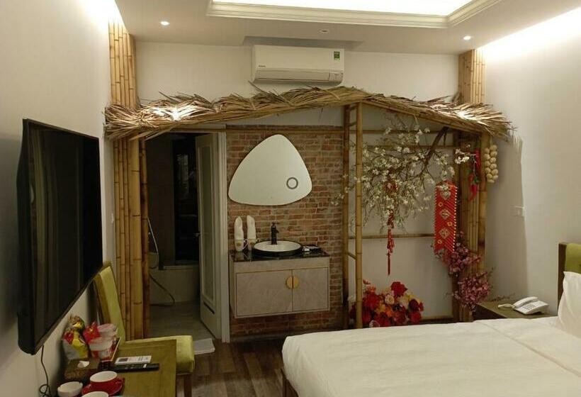 اتاق سوپریور, Mai