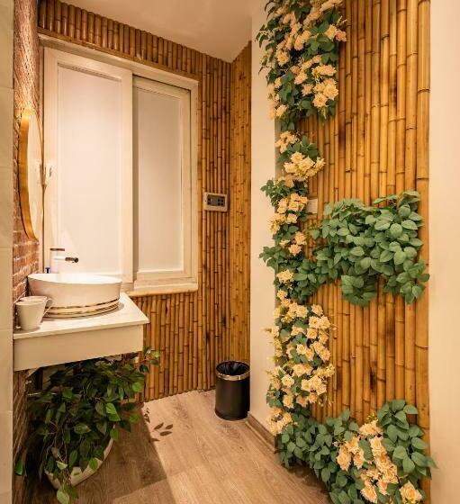 اتاق سوپریور, Mai