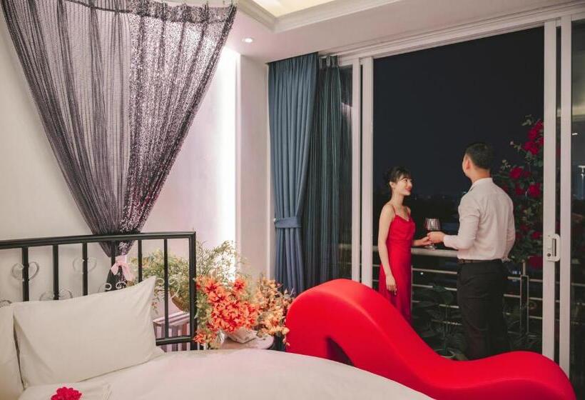 اتاق استاندارد با بالکن, Mai