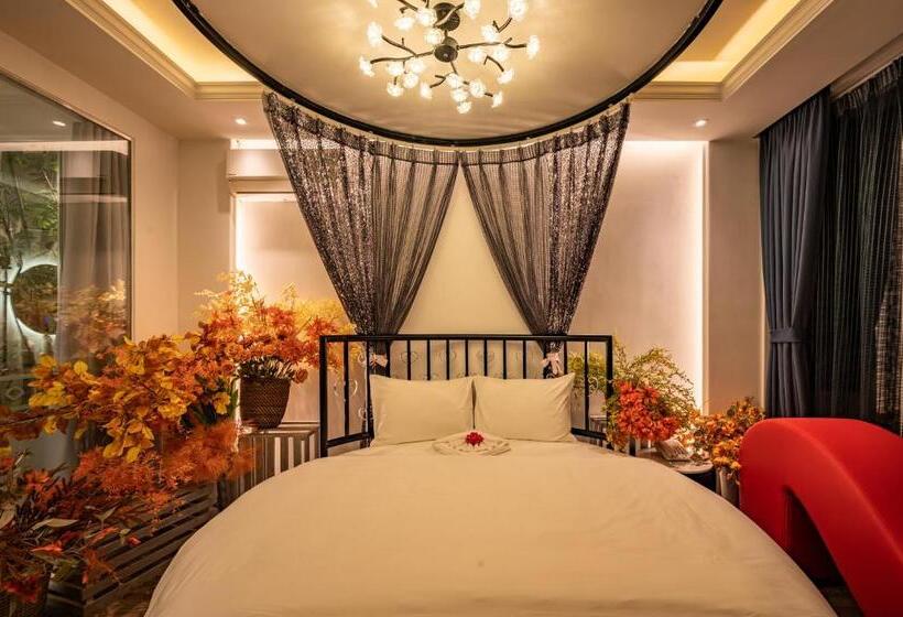 اتاق استاندارد با بالکن, Mai