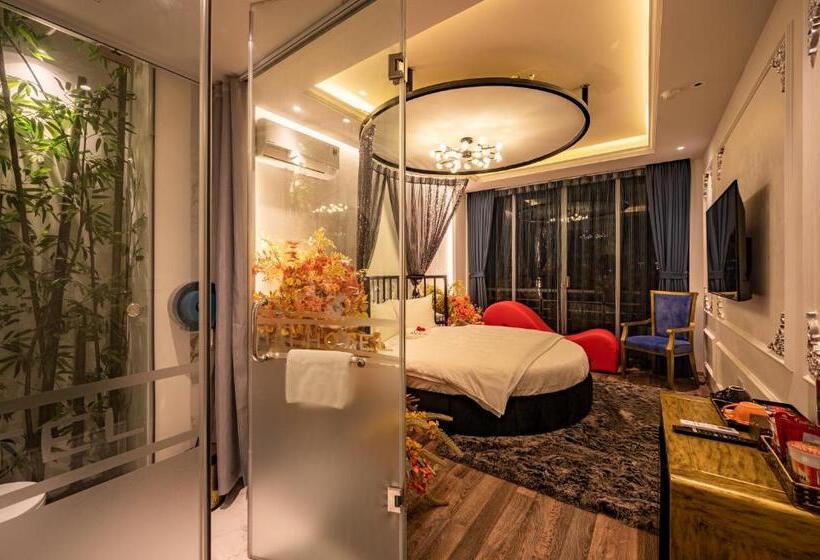 اتاق استاندارد با بالکن, Mai