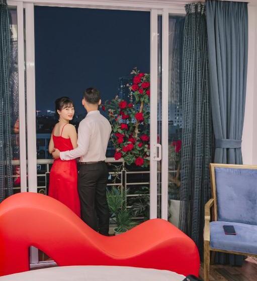 اتاق استاندارد با بالکن, Mai