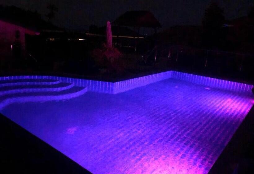 스탠다드 방갈로, Angelot Villa