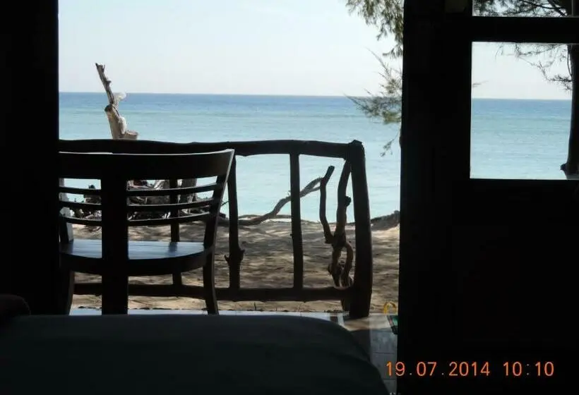 スタンダードバンガロー, Bluecoral Bungalows