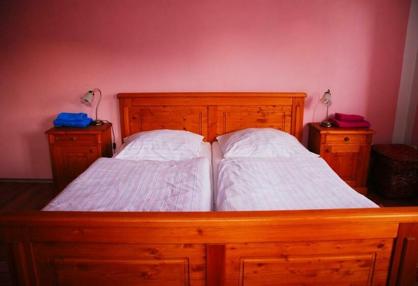 Номер Стандарт, Hostinec A Penzion U Rezků