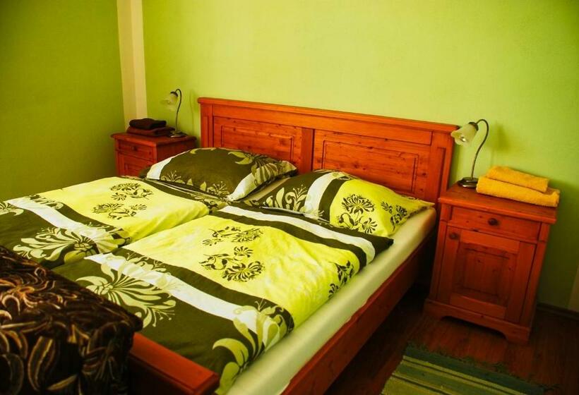 Номер Стандарт Трехместный, Hostinec A Penzion U Rezků