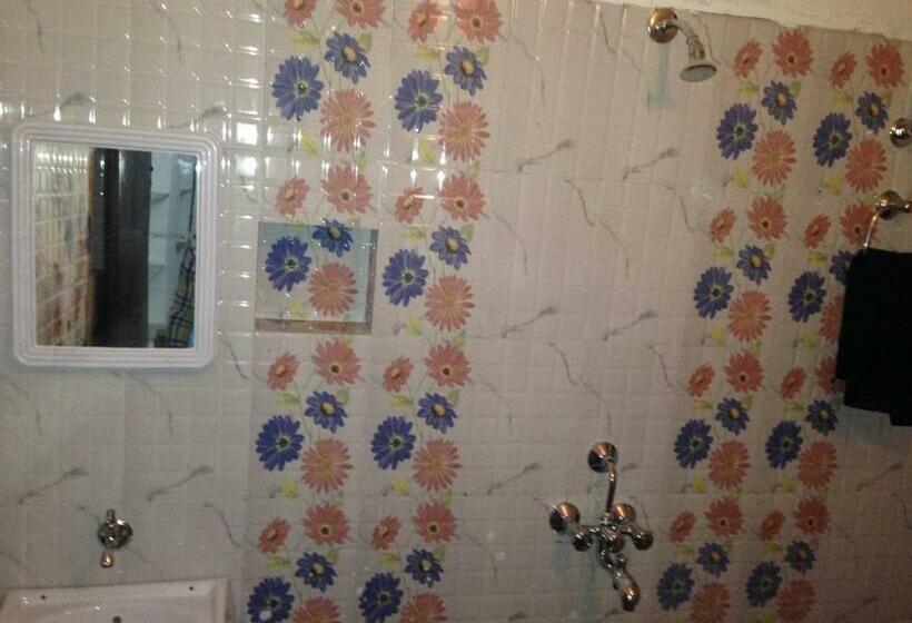 اتاق اکونومی, Suri Guest House