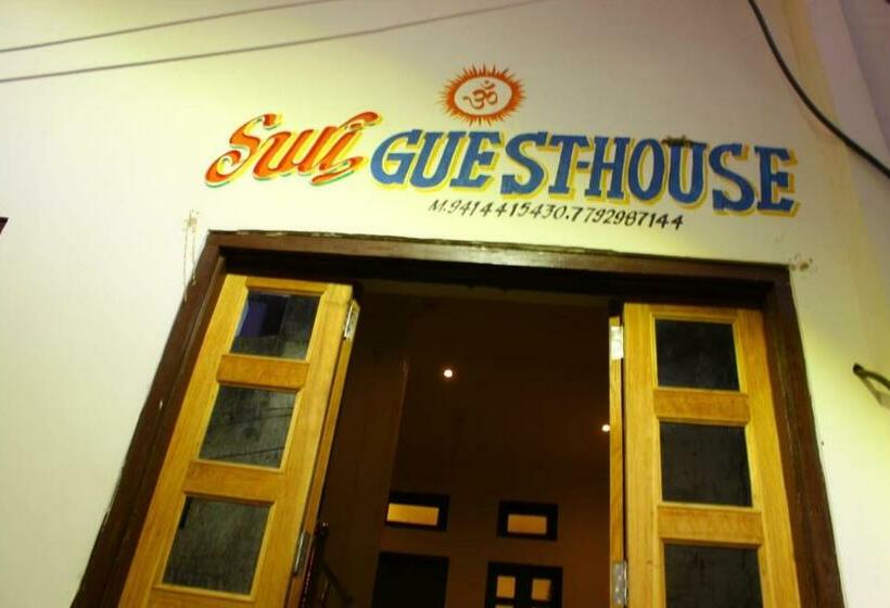 اتاق اکونومی, Suri Guest House