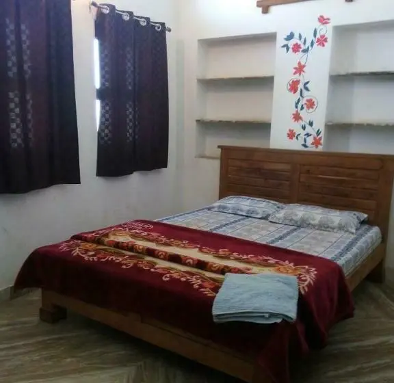 Chambre Deluxe, Suri Guest House