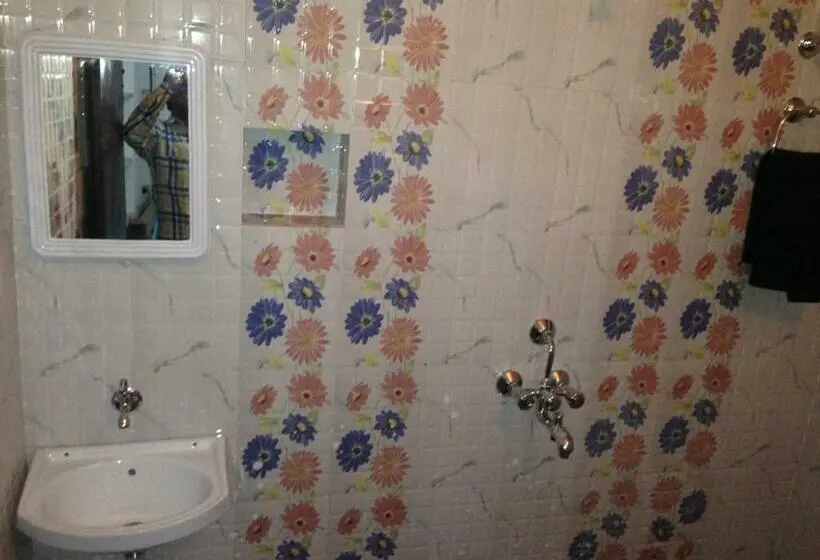 Chambre Deluxe, Suri Guest House