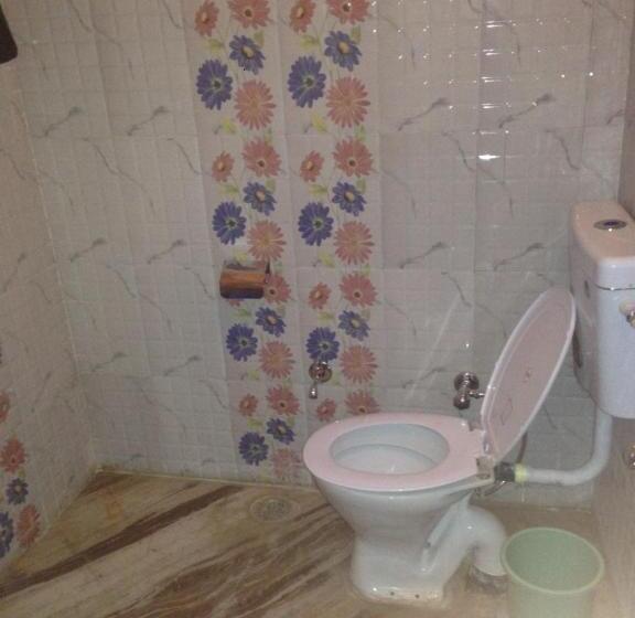 اتاق لوکس, Suri Guest House
