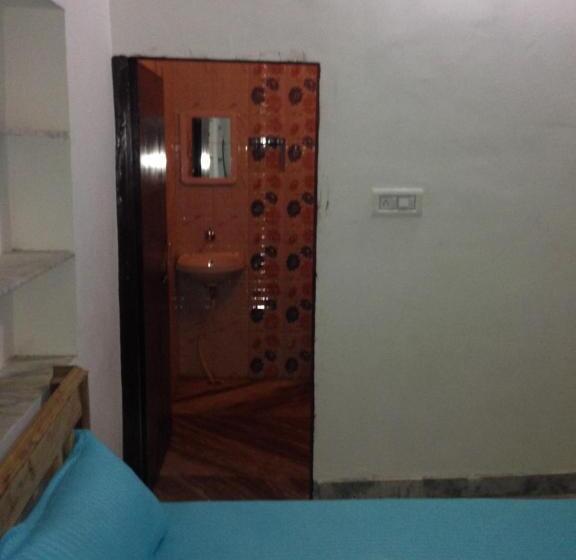 اتاق لوکس, Suri Guest House