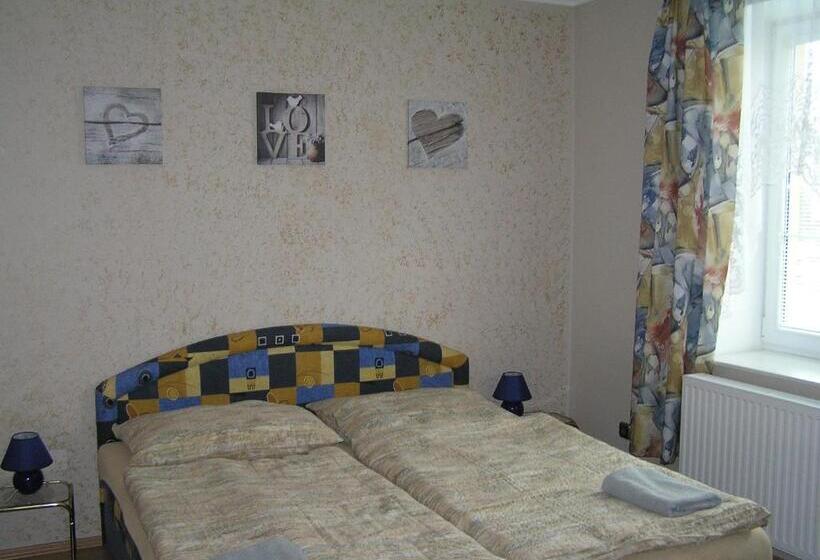 침실 1개 테라스 아파트, U Fousáče