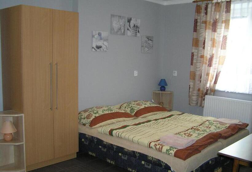 침실 1개 테라스 아파트, U Fousáče