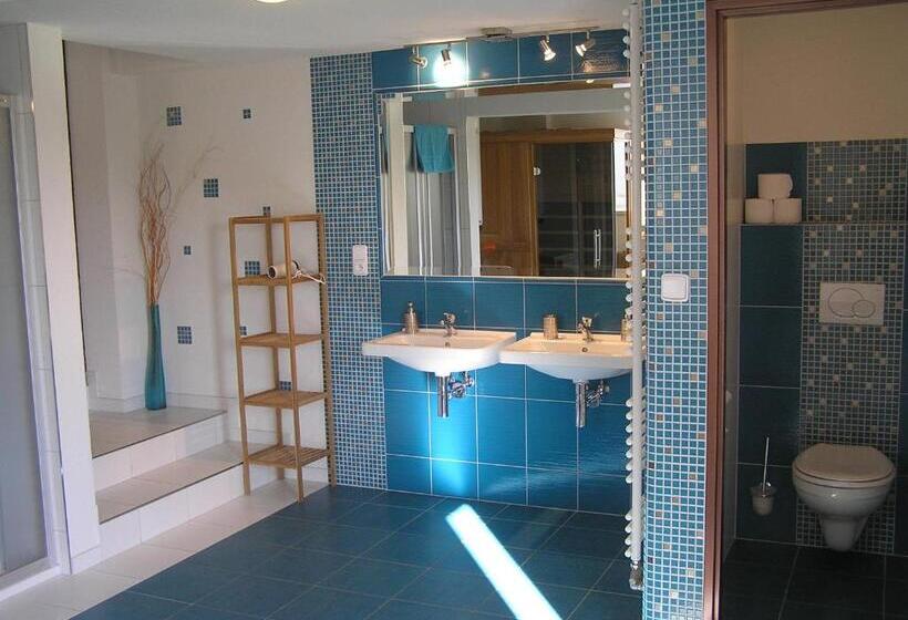 침실 2개 아파트, U Fousáče