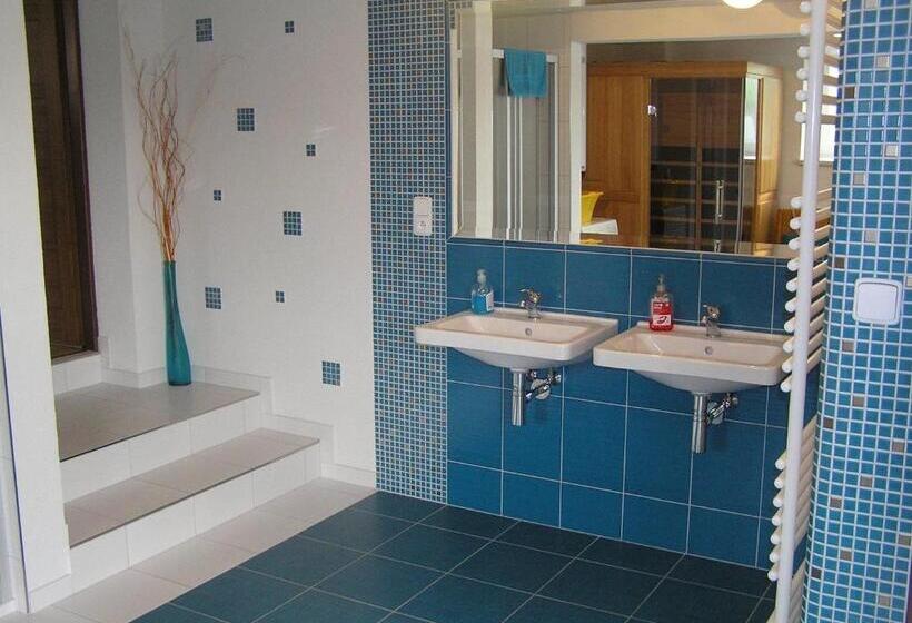 침실 2개 아파트, U Fousáče