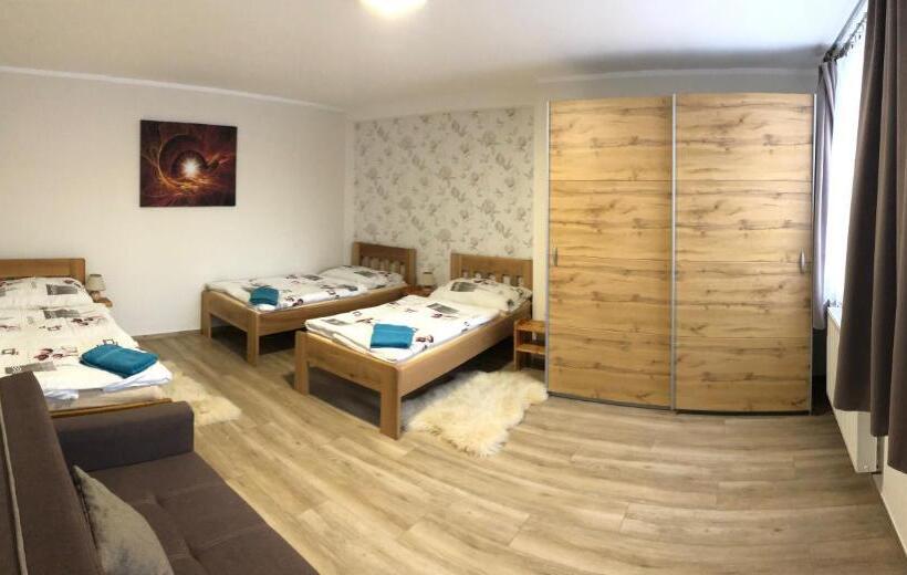 침실 2개 아파트, U Fousáče