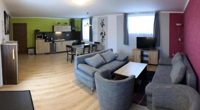 침실 2개 아파트, U Fousáče