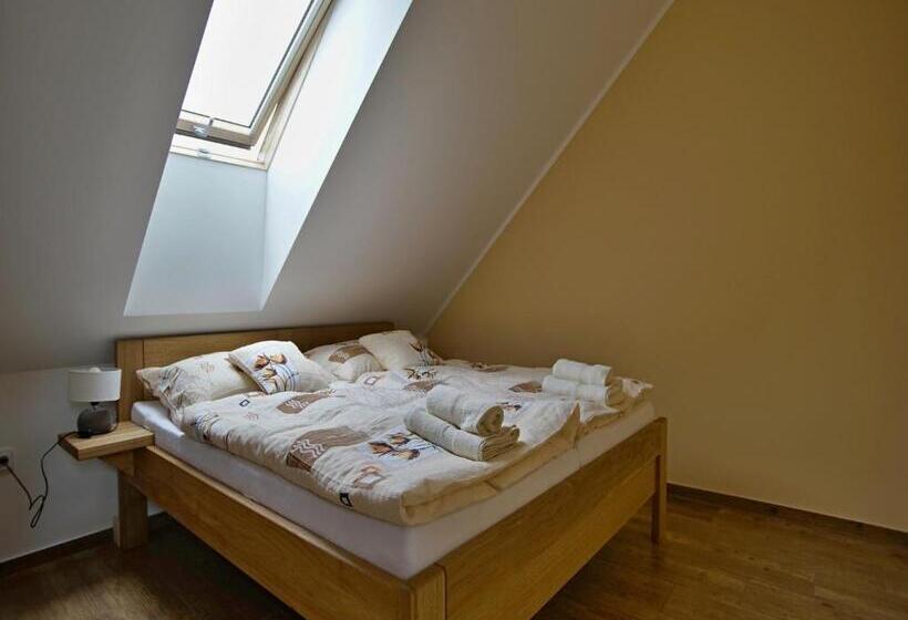 침실 1개 아파트, U Fousáče