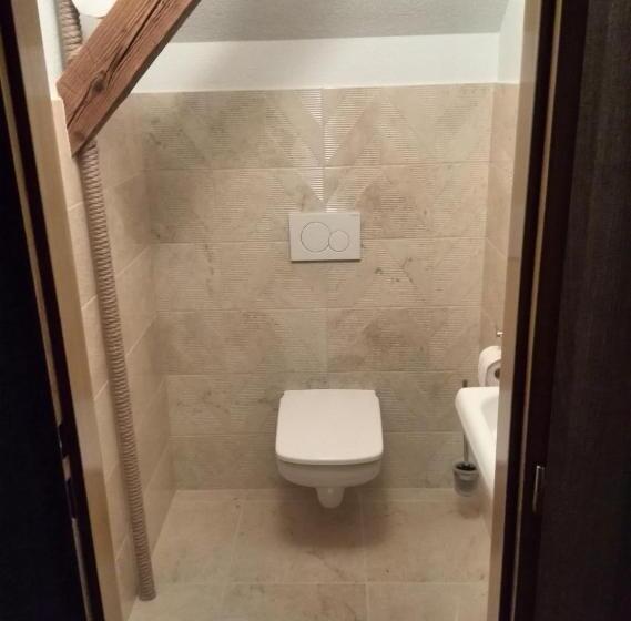 스탠다드 트리픔 룸 공동욕실, U Fousáče