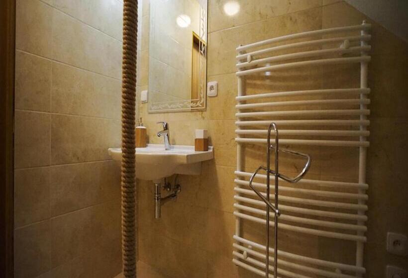 스탠다드 트리픔 룸 공동욕실, U Fousáče