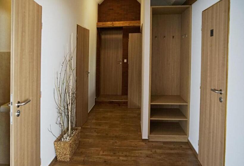 스탠다드 트리픔 룸 공동욕실, U Fousáče