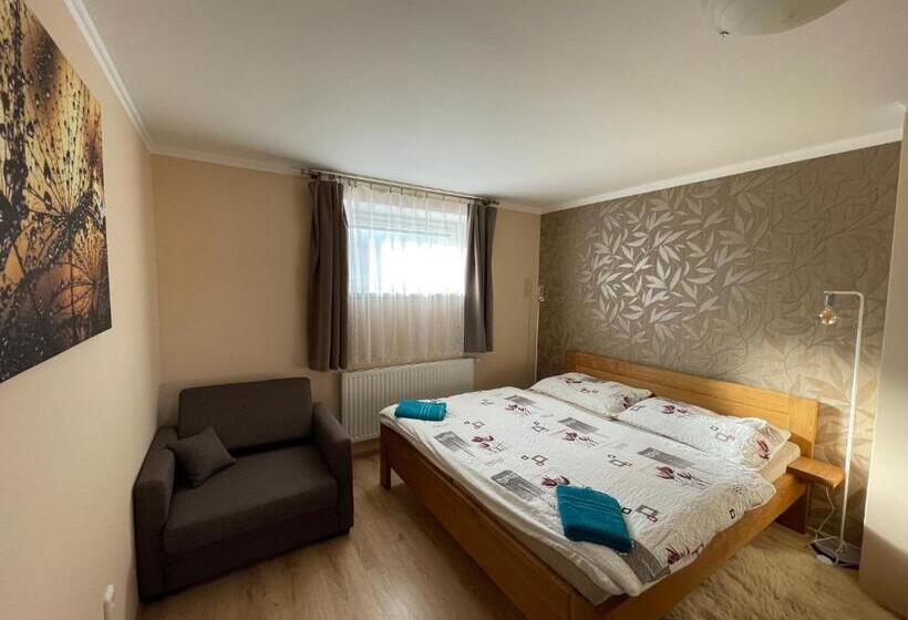 침실 2개 아파트, U Fousáče