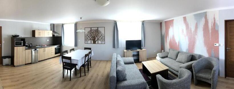 침실 2개 아파트, U Fousáče