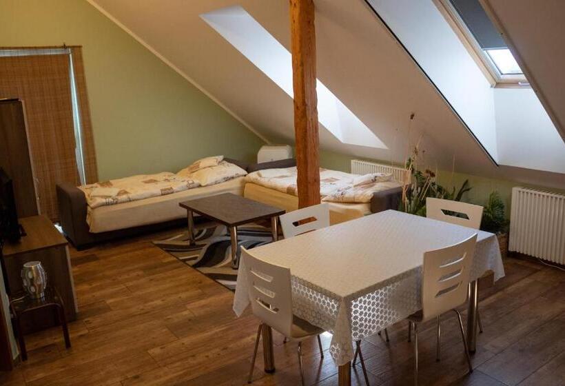 침실 1개 아파트, U Fousáče