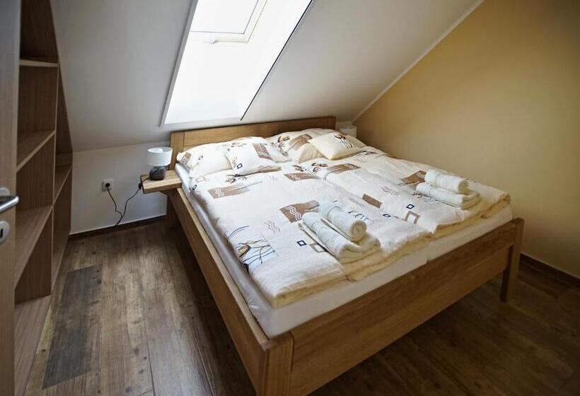 침실 1개 아파트, U Fousáče