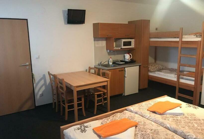 패밀리 룸, U Jeřába   Komplex A