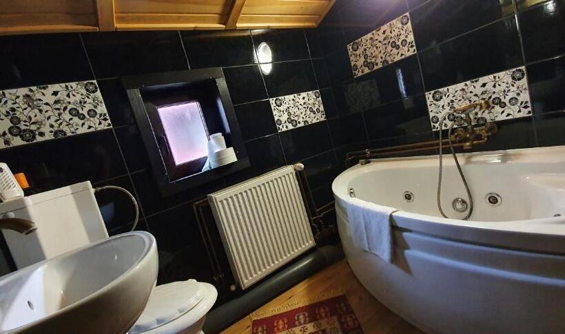 جناح مزود بتراس, Pensiunea Orhideea