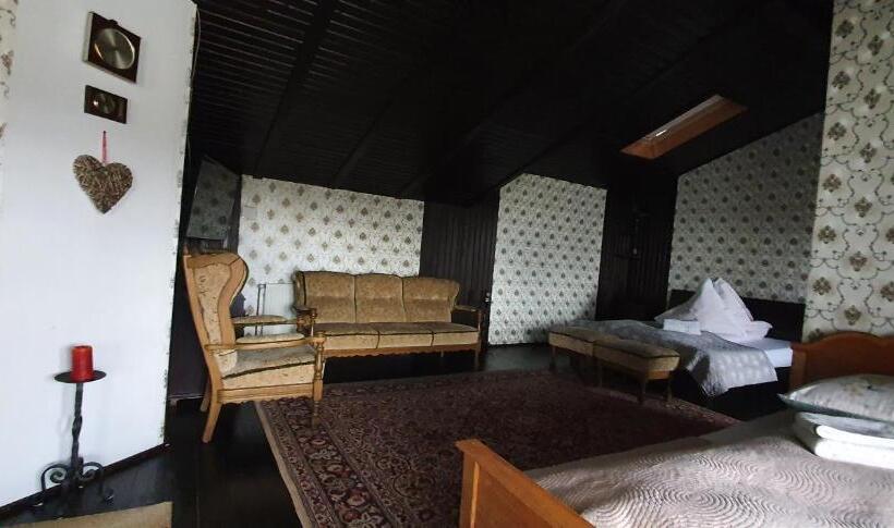 جناح مزود بتراس, Pensiunea Orhideea