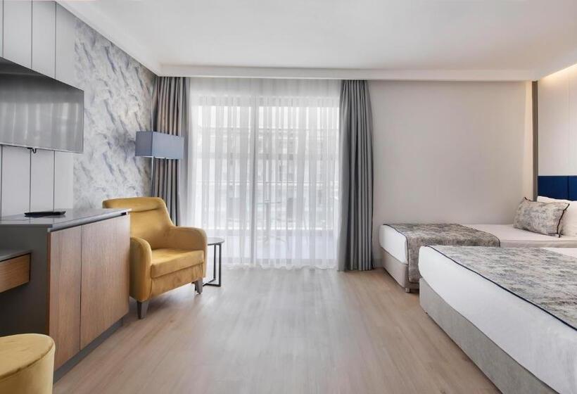 Номер Стандарт Трехместный, Sealife Kemer Resort Hotel   Ultra All Inclusive