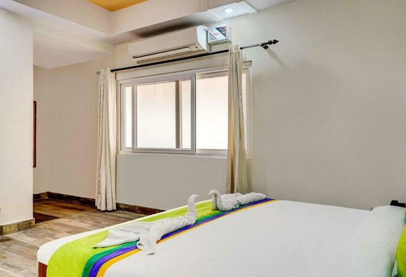 豪华房间, The Lily