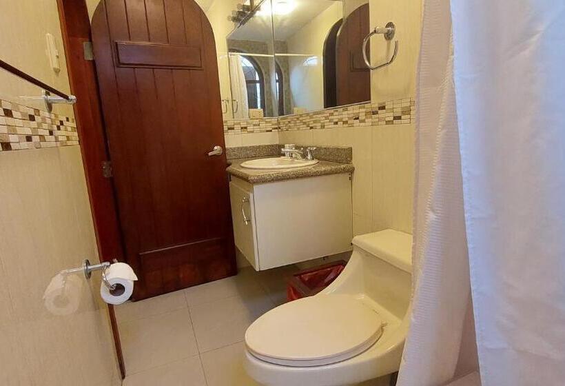 חדר דלוקס לארבעה, Voyager Manta