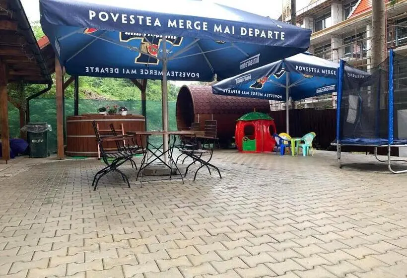 Dom 1 Sypialnia, Thor și Cora