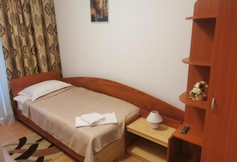 בית, חדר שינה 1, Thor și Cora