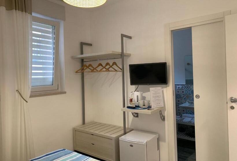 غرفة إقتصادية, Dimora Del Corso