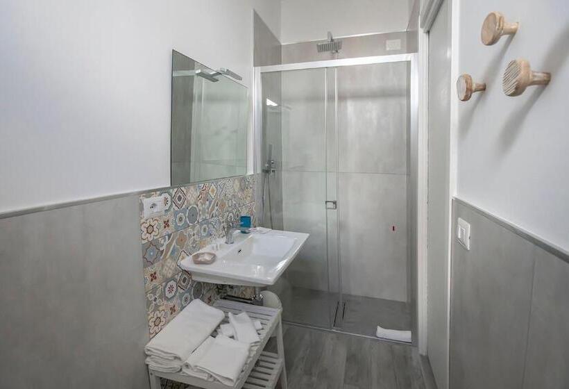 غرفة إقتصادية, Dimora Del Corso