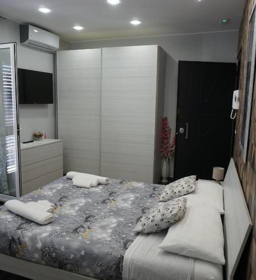 غرفة قياسية ثلاثية, B&b Porta Garibaldi