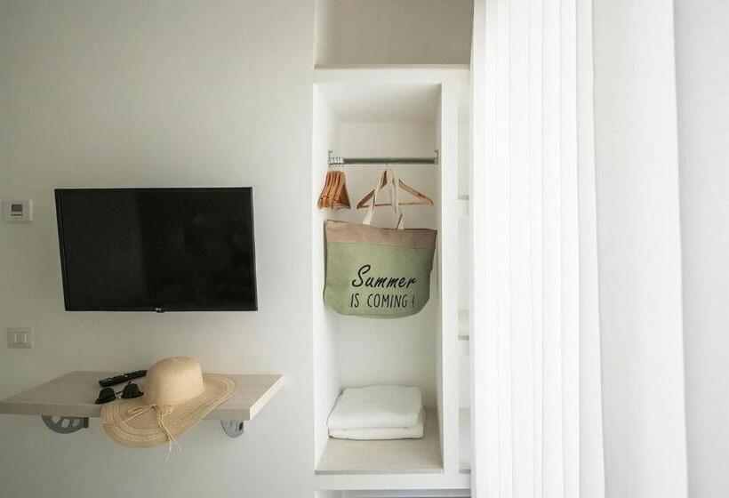 غرفة قياسية رباعية مزودة بشُرفة, Dimora Del Corso