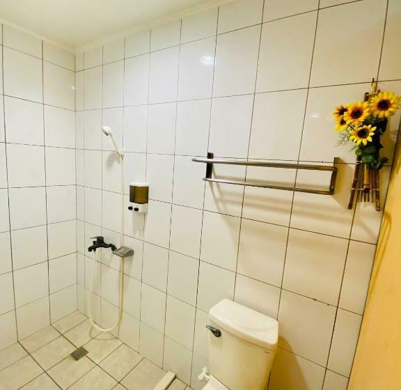 اتاق استاندارد با سرویس بهداشتی مشترک, Sunmoonlake Sunflower House