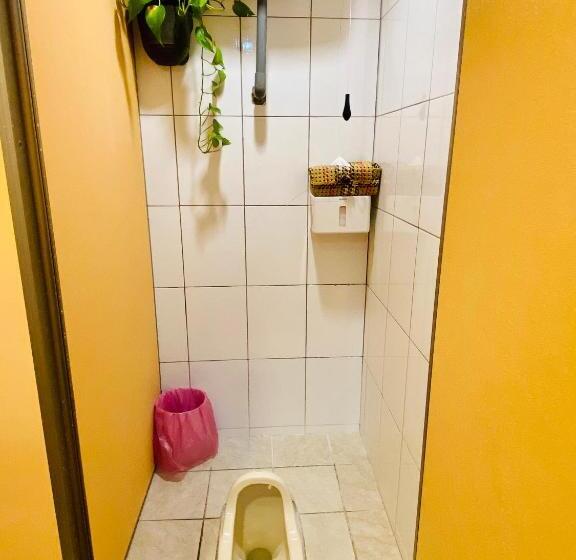 اتاق استاندارد چهارنفره با سرویس بهداشتی مشترک, Sunmoonlake Sunflower House