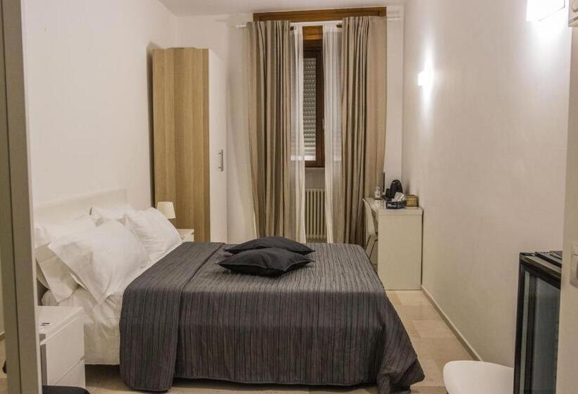 غرفة كومفورت ثلاثية, B&b Colonna   Mole Sua Stat