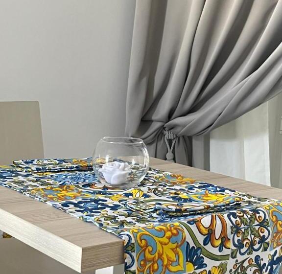 Номер Deluxe, Love Inn