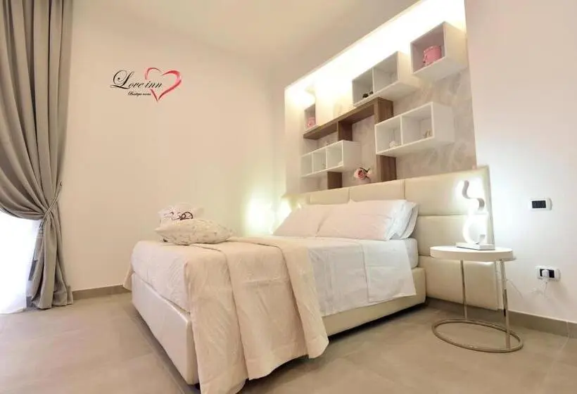 スーペリアの４人部屋, Love Inn