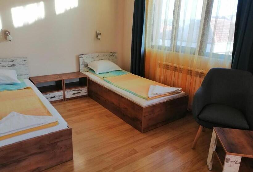آپارتمان 1 خوابه با تراس, дом апостолови