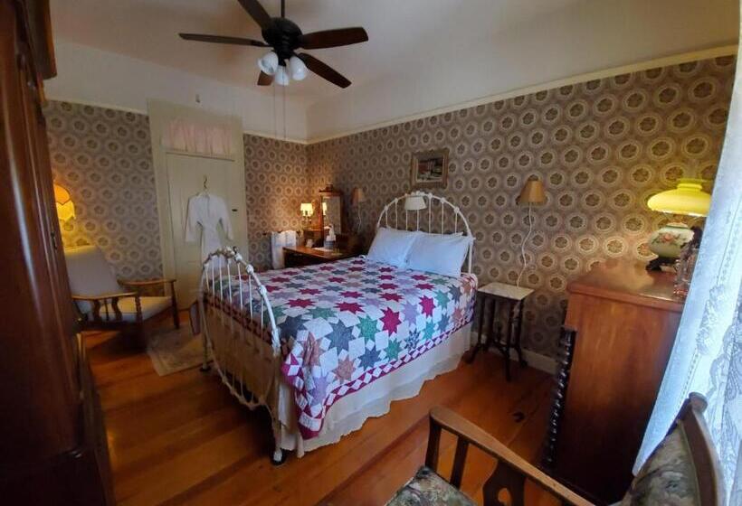 디럭스 룸, American River Inn