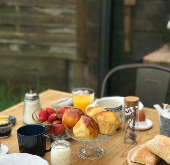 غرفة قياسية ثلاثية مطلة علي الحديقة, La Perle De La Lauzière, Chambres D Hôtes
